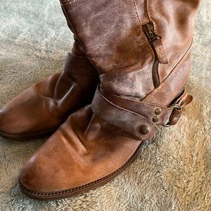 Lavorazione artigiana slouch boots